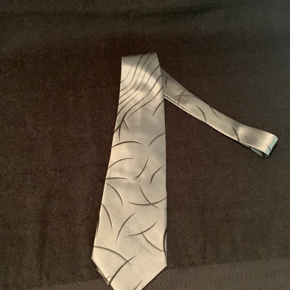 PIERRE CARDIN BRAND NEW 100% SILK TIE - Picture 1 of 4